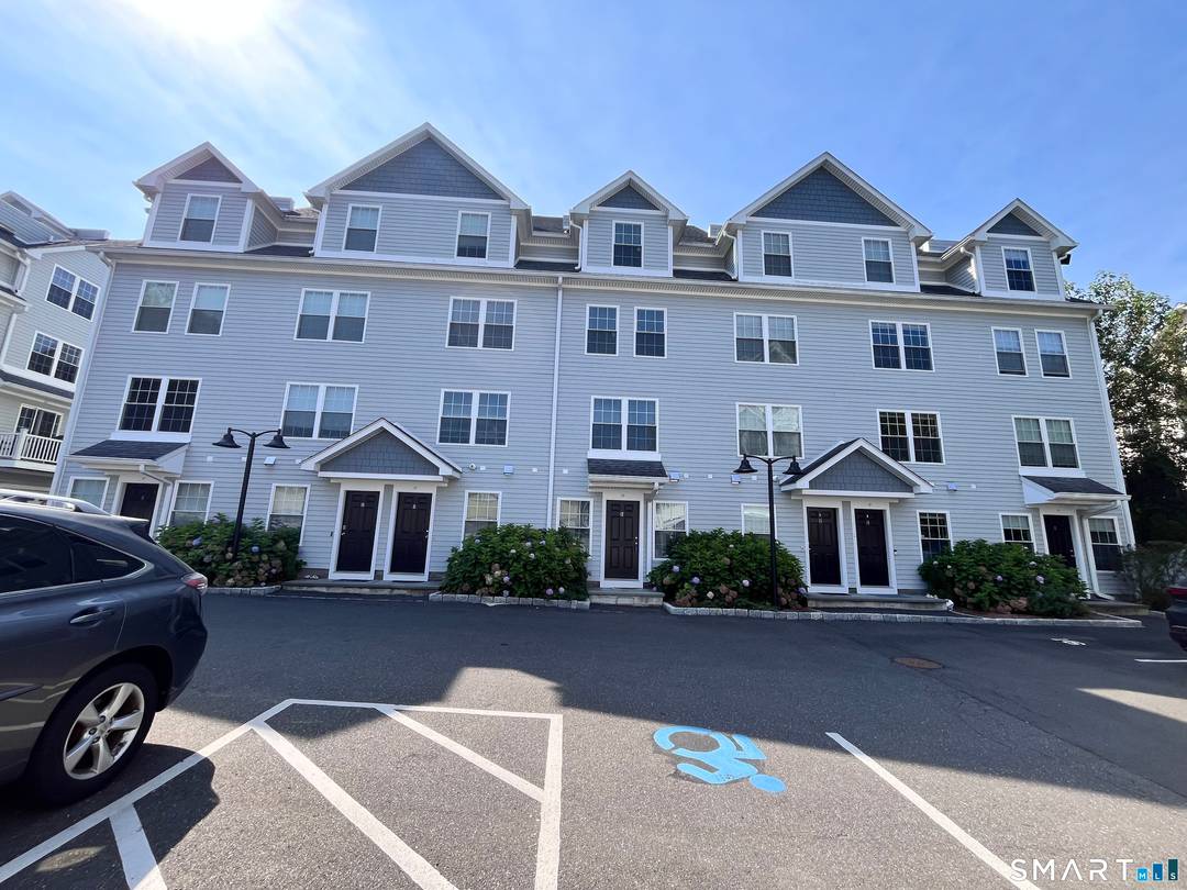 Welcome to refined living in Stamford's desirable Ridgeway Bulls Head neighborhood.