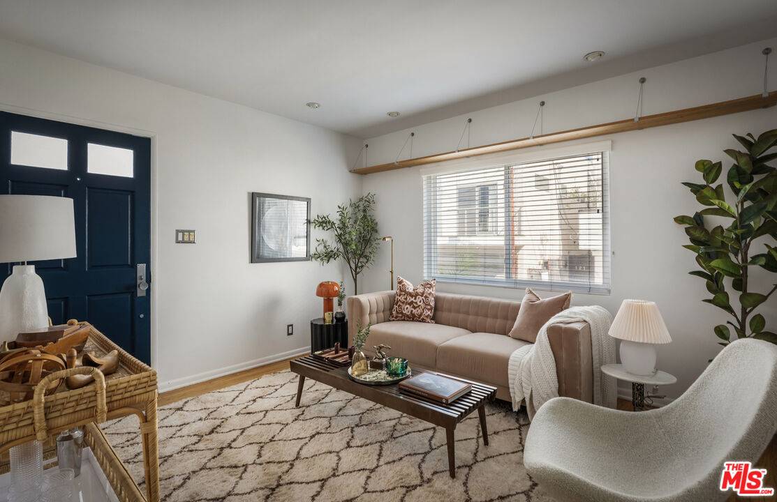 122   Thornton Pl 2BR Marina Del Rey La