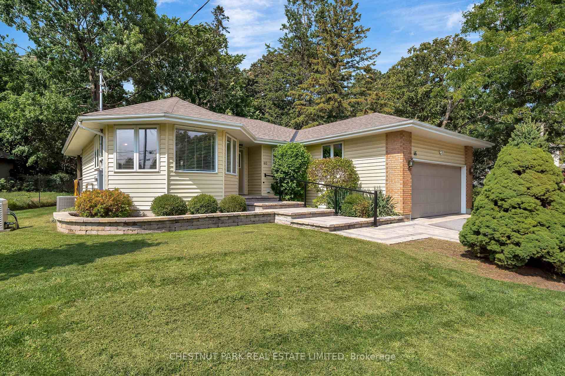 Charming, Accessible Home in the Heart of Picton !