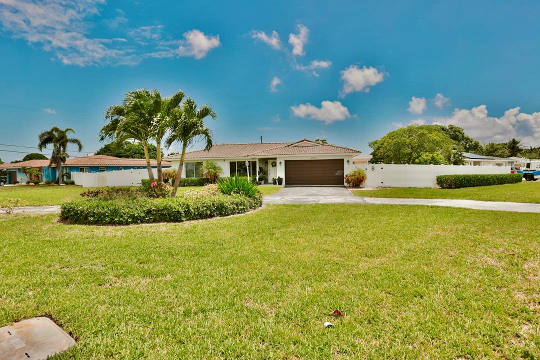 Spacious single family home for rent in a highly desirable East Boca Raton neighborhood.