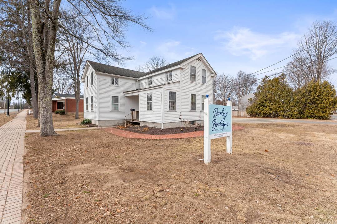 Versatile Commercial Residential Property on Hazard Ave, Enfield !