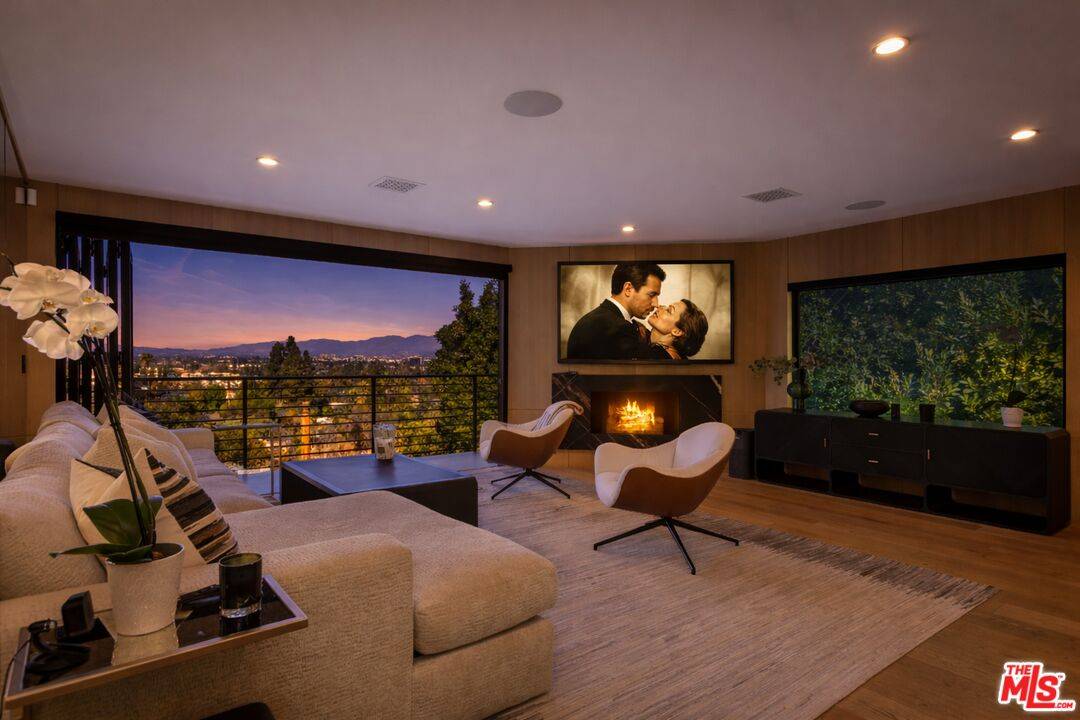 3914   Fredonia Dr 6BR Hollywood Hills East La