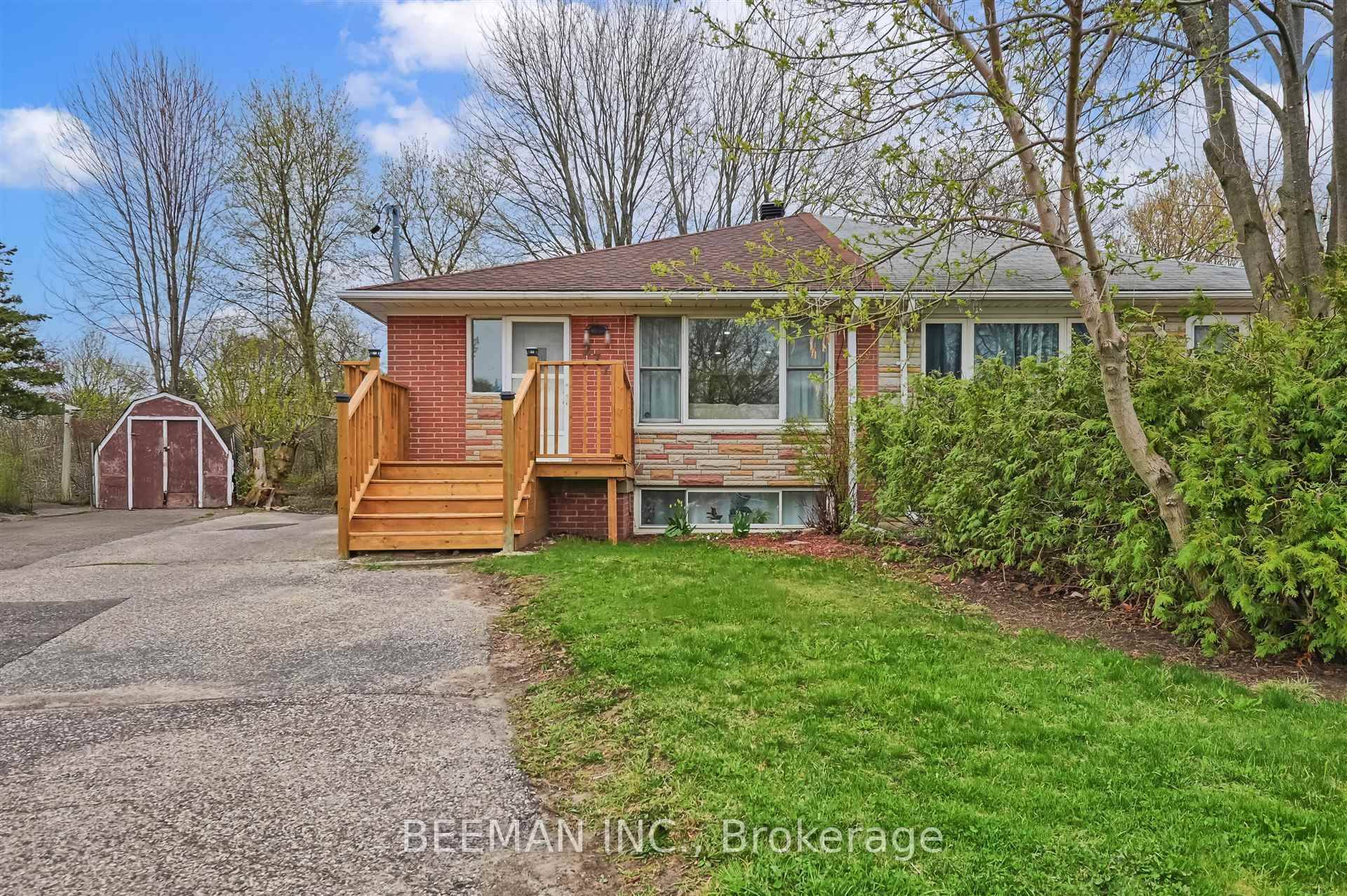 Welcome To This Stylish 3 Bedroom, 1, 001 sqft Semi Detached Brick Bungalow, Situated In A High Demand Newmarket Location !