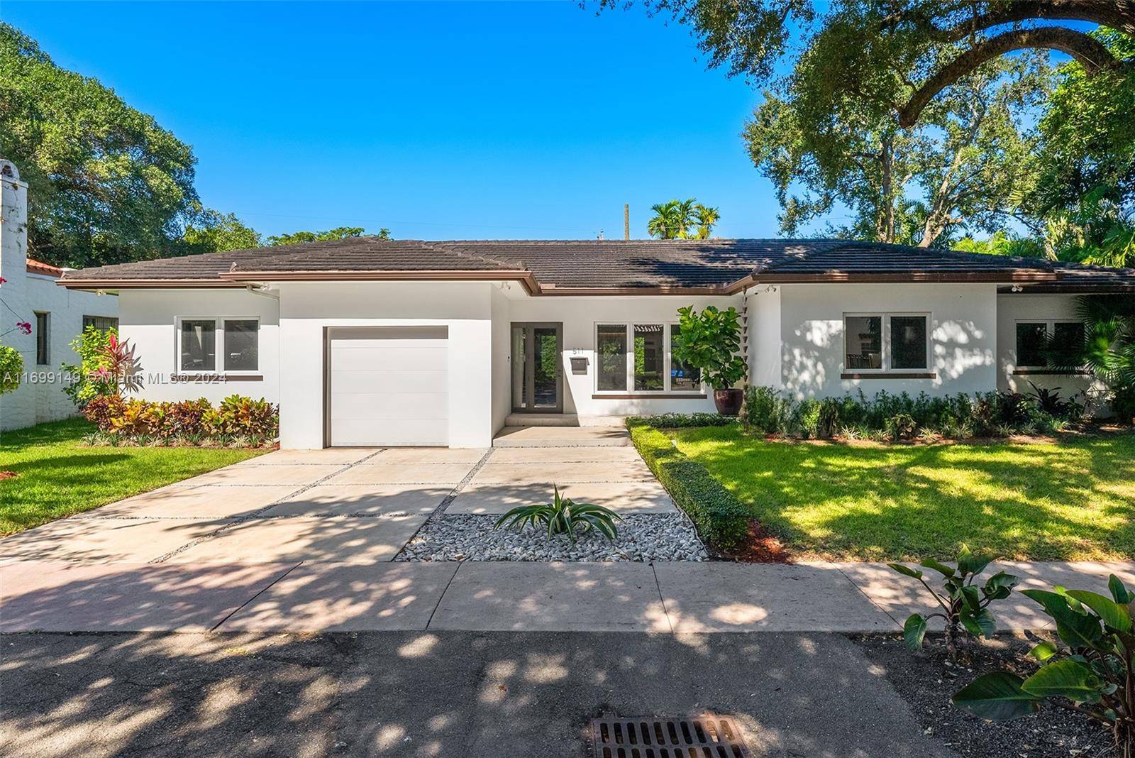 This beautiful North Gables traditional home was completly renovated in 2018, and features 4 bedrooms 5 bathrooms, great open kitchen perfect for entertaining your guests and family members.