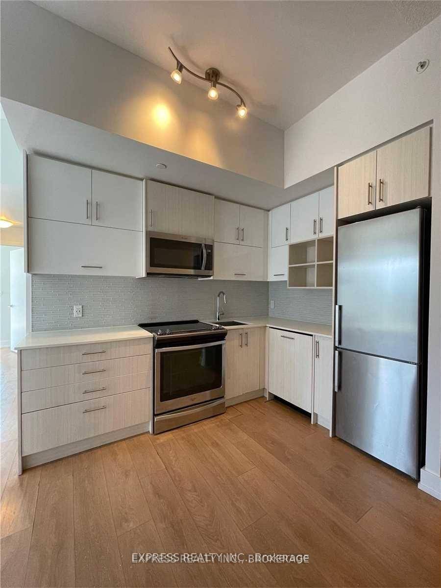 Large Se Corner 2 Br, 2 Baths, 9.