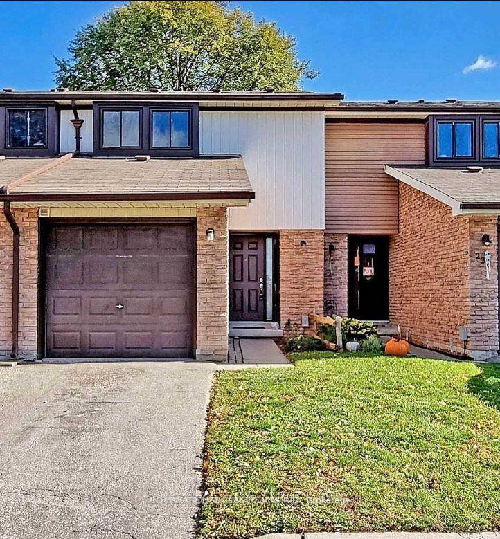 Welcome to beautifully maintained 3 bedrooms 1 rec room.