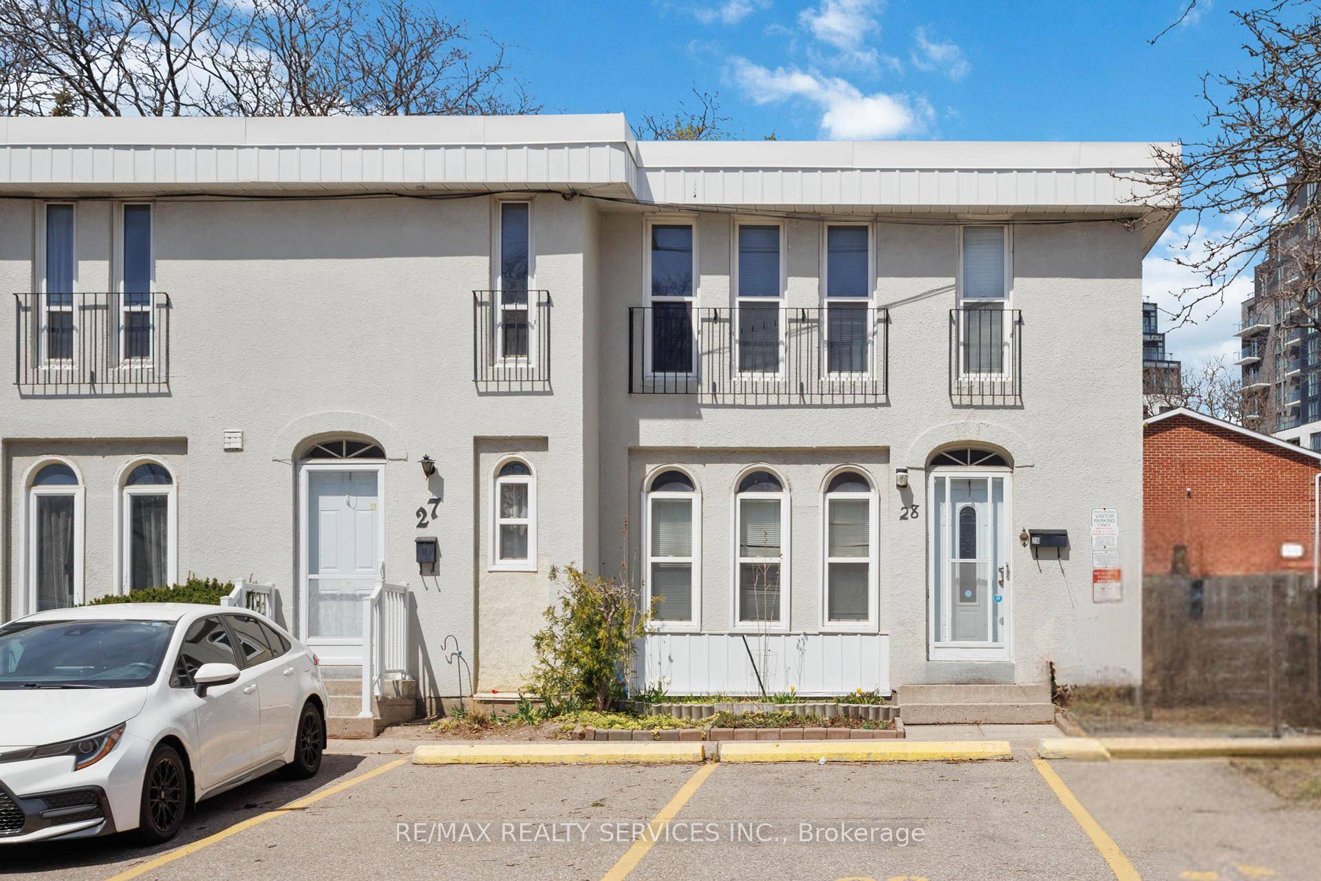 Fantastic 3 Bedroom End Unit Townhome In A Quiet, Well Managed Complex With Low Maintenance Fees.