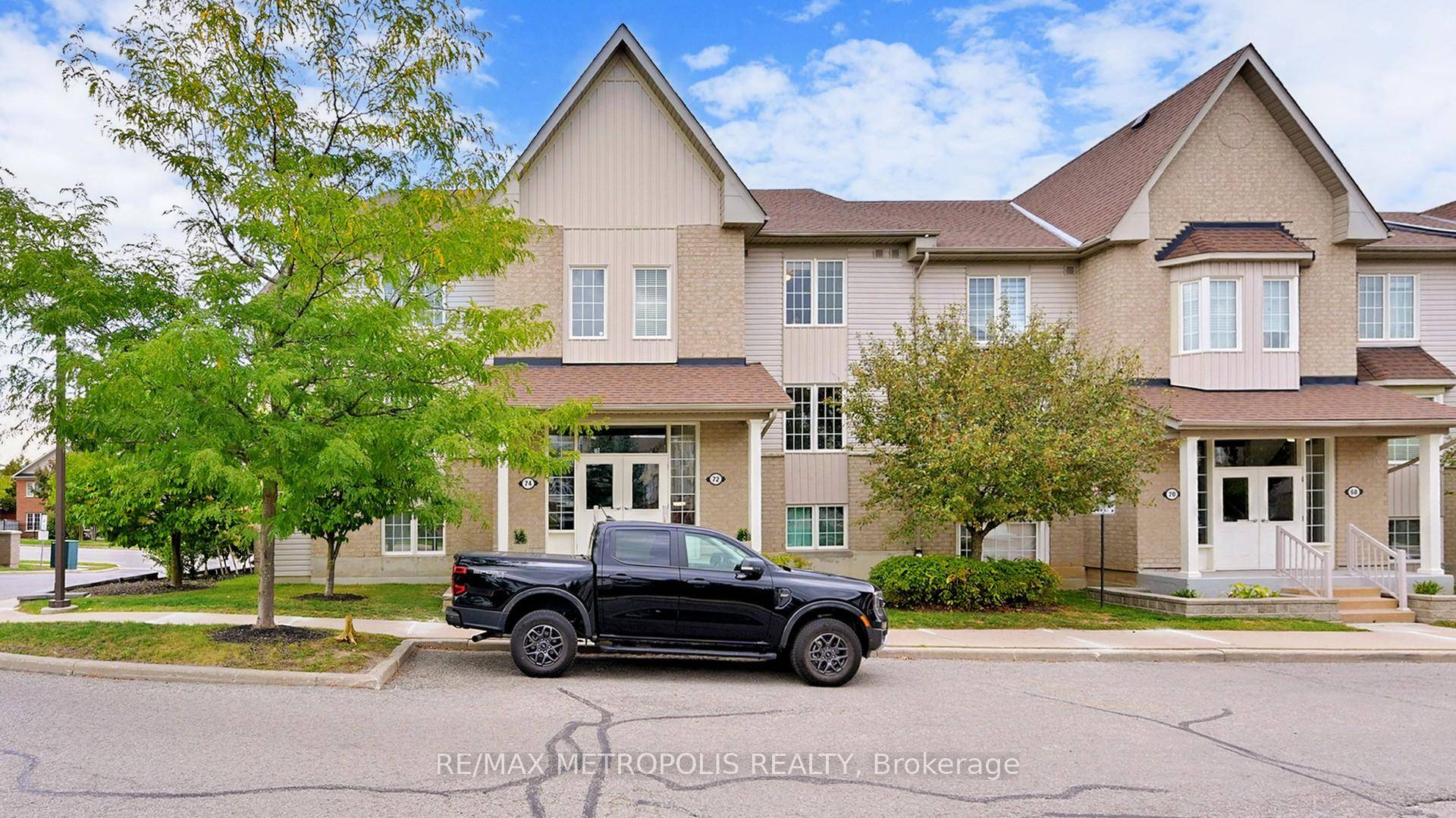 Step into stylish, low maintenance living at highly desirable Pringle Creek community !