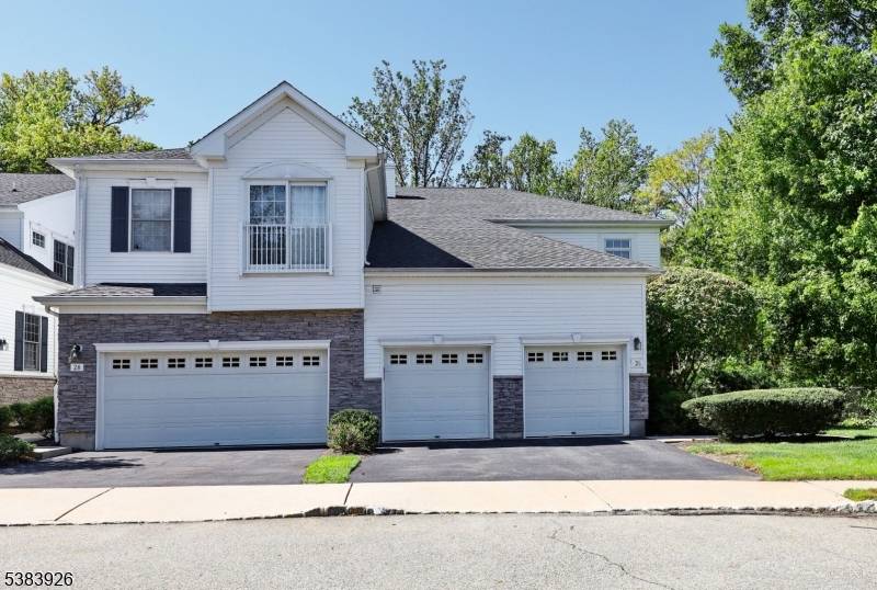 Nestled in the stylish and modern Roseland Green Townhome community, this desirable Aspen Model end unit offers 2, 447 sq ft of luxurious living space on 3 levels.