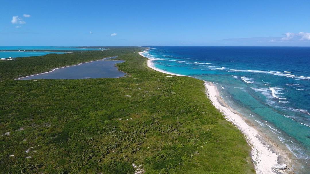 SALT POND  LONG ISLAND, B Land Long-Island-Bahamas