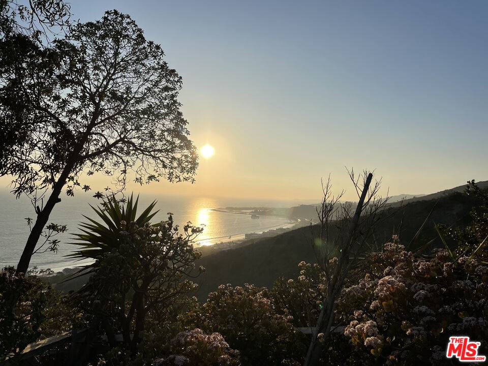 22105   Carbon Mesa Rd Malibu LA