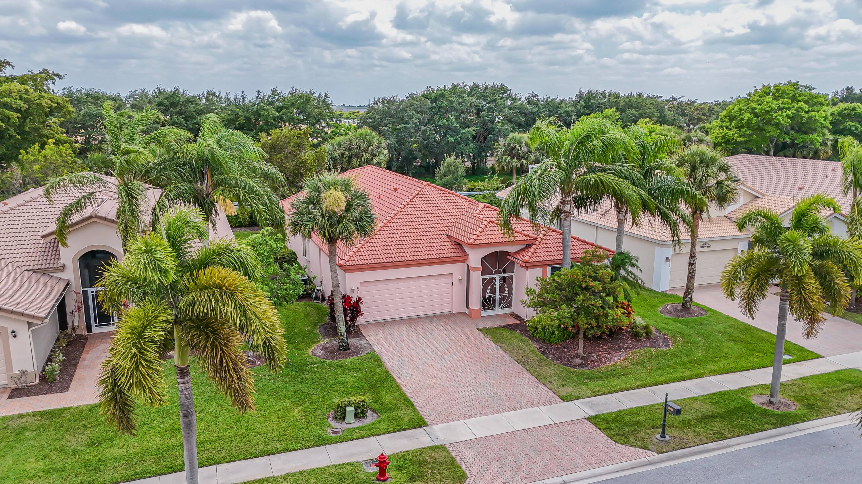 Spacious, bright single family home in the resort style community of Venetian Isles.