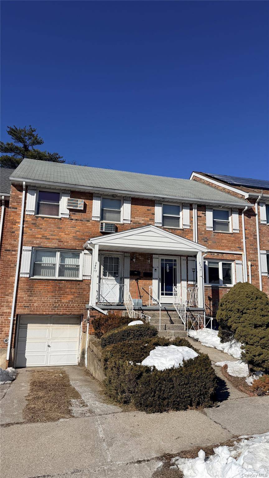 Sun filled, fully brick above ground 3 story single family with open front and rear exposure and desirable south facing orientation.