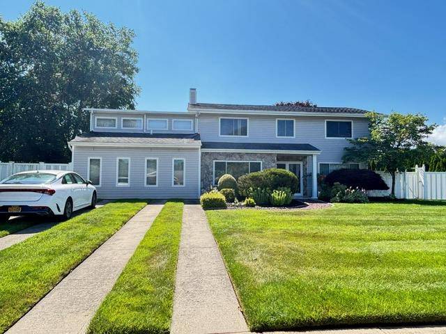 Huge Copiague Harbor Colonial Professionally Landscaped, 10 Rooms, Walk to Beach, X Zone no flood insurance required.