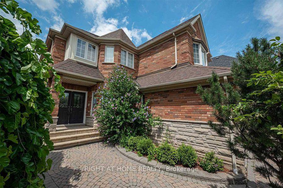 An Unparalleled Executive Retreat in Mississauga's Most Coveted Enclave.