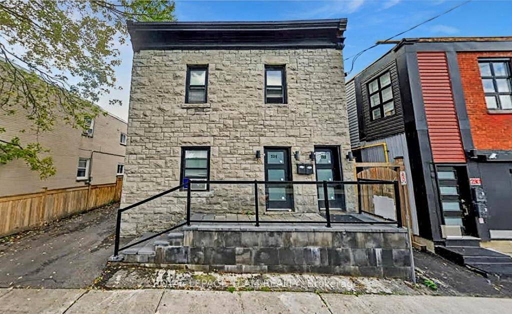Ready to go ! Fully renovated legal duplex on a 39x100 ft lot with a STRONG CAP RATE !