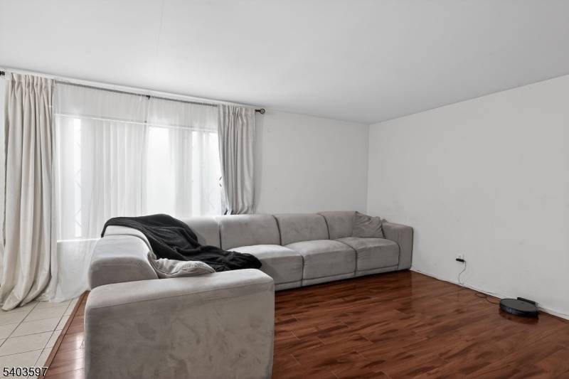 Welcome to the Hilton section of Maplewood Township it offers a welcoming, neighborhood oriented lifestyle that continues to attract buyers looking for both value and quality of life.