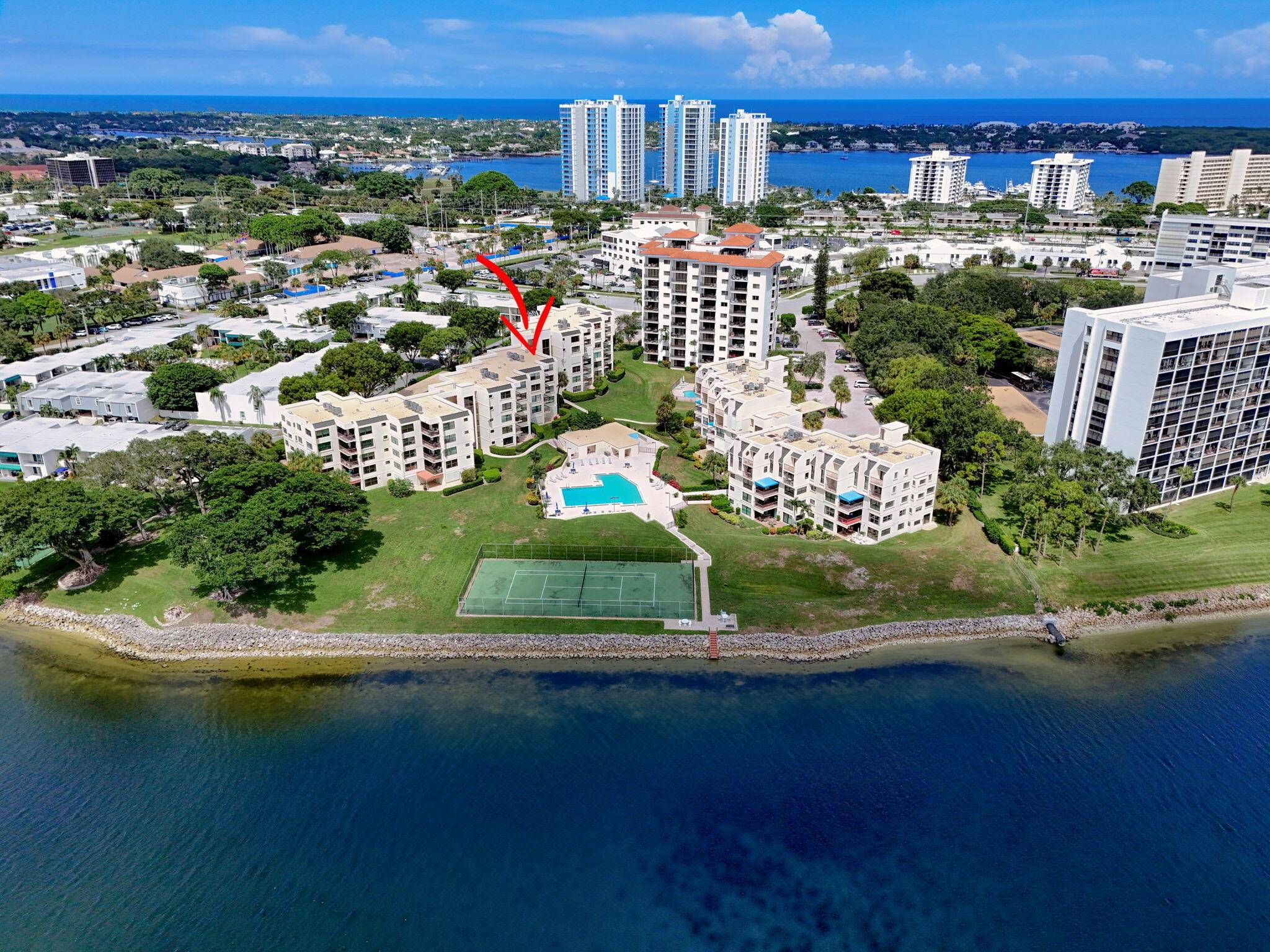 Spacious 2000 sq. ft. corner unit overlooking the intracoastal, pool North Palm Golf Course.