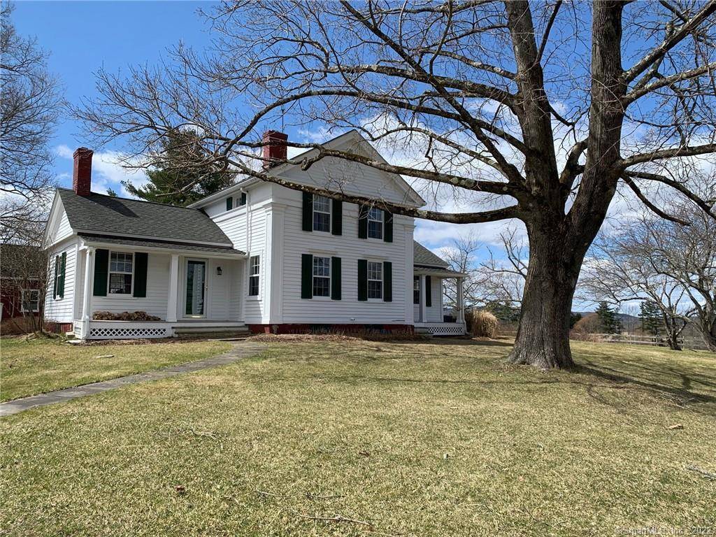 Available for the Summer Season July August 2025 Spend the season in this charming 1700s farmhouse offering 4 bedrooms, 2.
