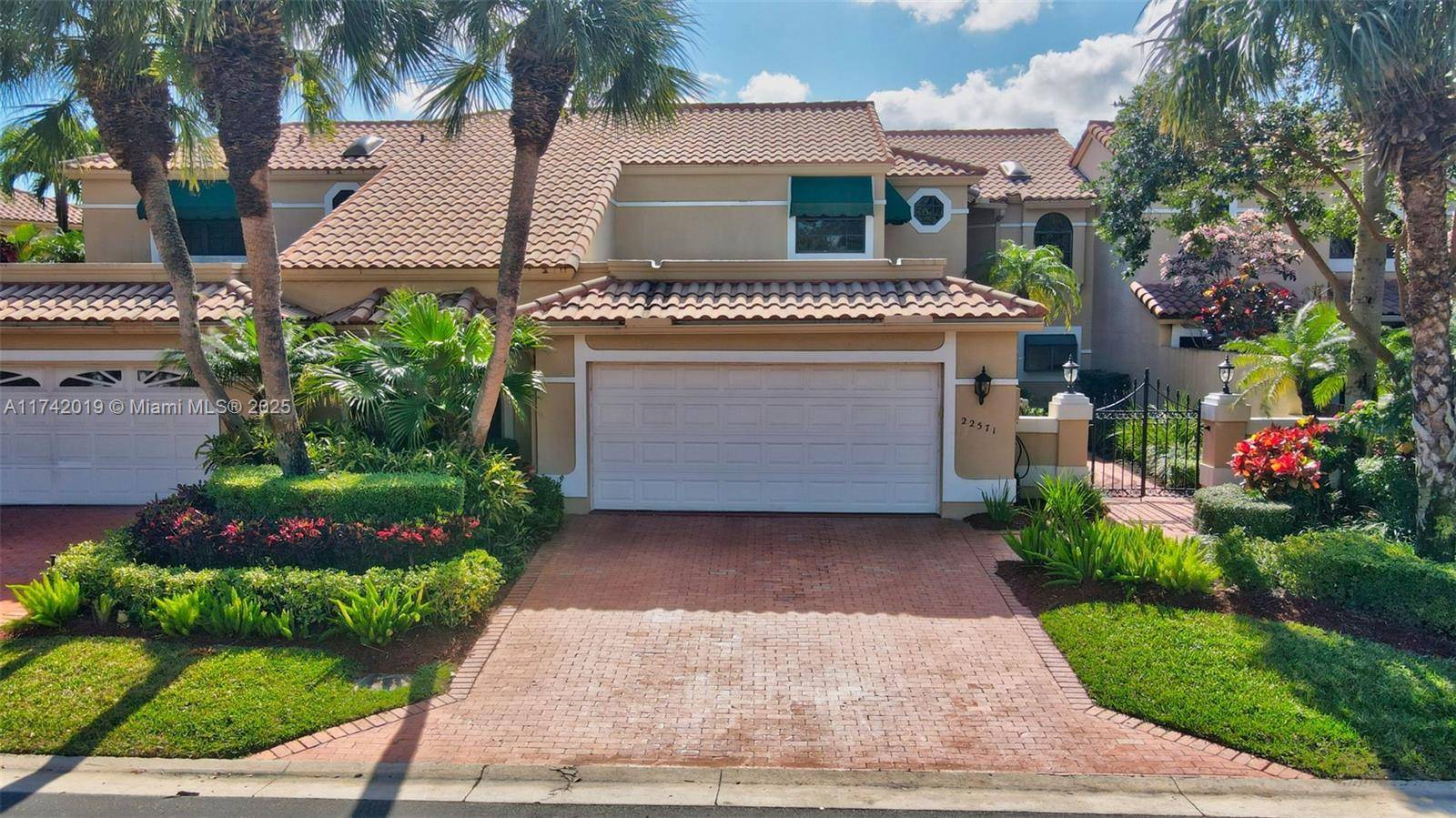 Captivating, Beautifully updated 3 3 lakefront Caravelle townhome in Boca Pointe Country Club with no mandatory membership fees.