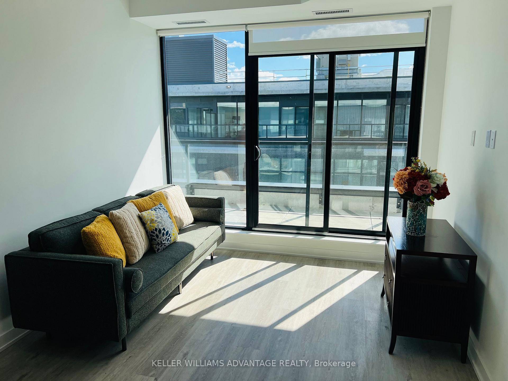 Discover a truly rare opportunity for an urban young old family to call this morden style penthouse home, a residence of sophistication and comfort, beautifully envisioned and brought to life ...