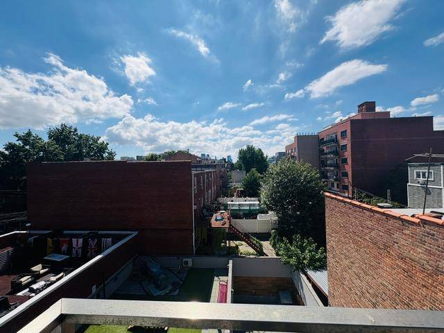 Residence 404 Modern Living with Southern Exposure amp ; Private BalconyWelcome to Residence 404, a thoughtfully designed 1 bedroom home that offers exceptional comfort, natural light, and premium finishes.