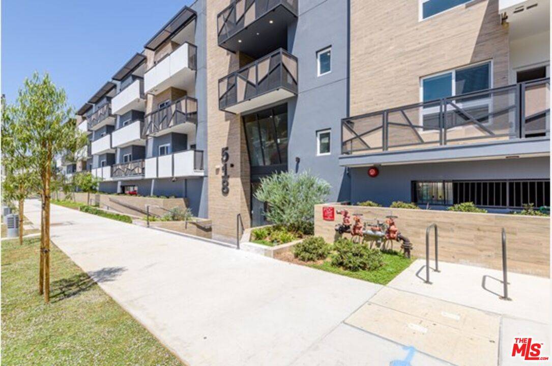 518 N Gramercy Pl 2BR Mid Wilshire La