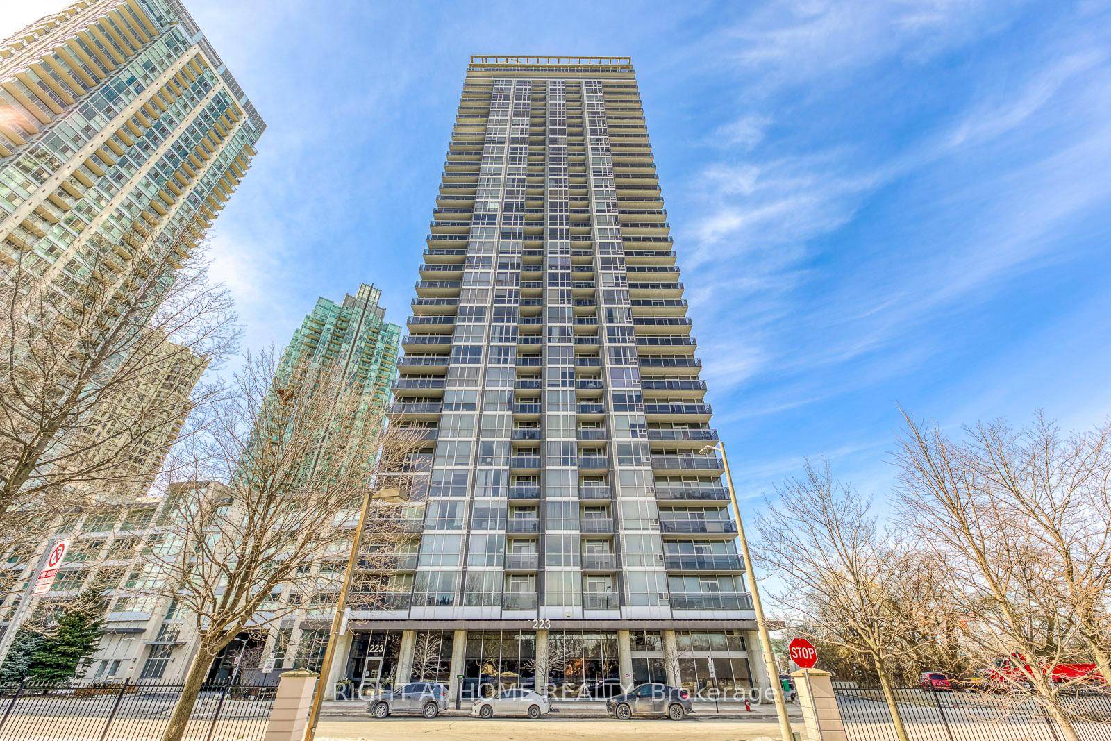 Welcome To Unit 802 At 223 Webb Drive A Truly Must See Corner Suite In The Heart Of Mississauga !