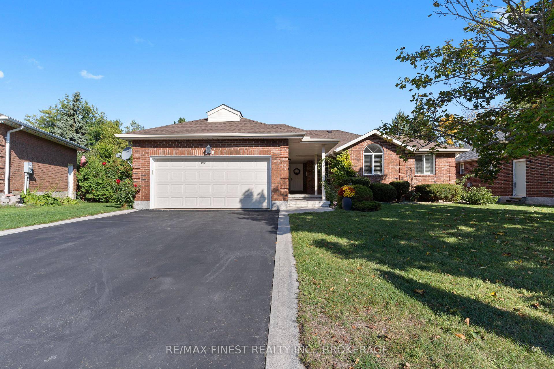 Brick bungalow in sought after Greenwood Park !