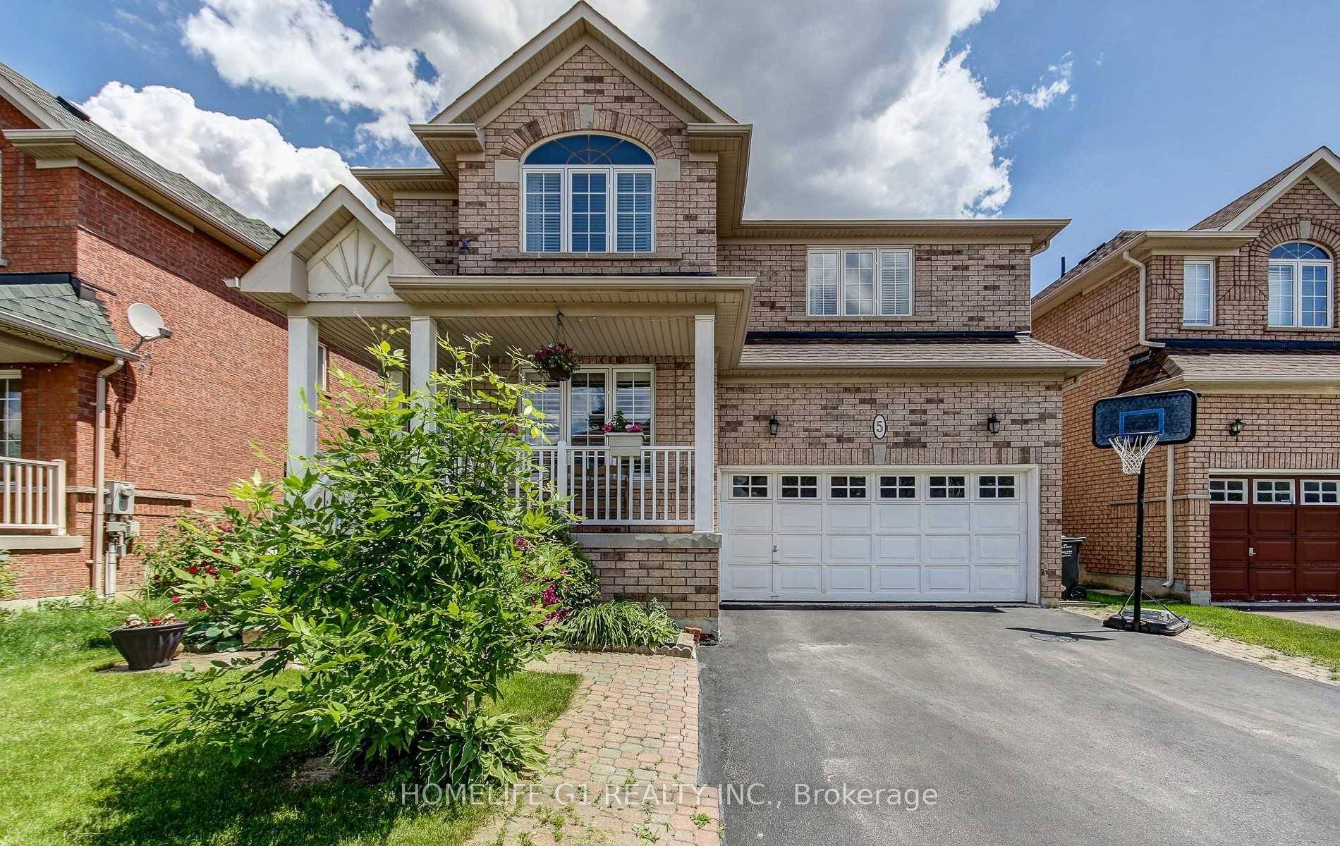 Excellent layout 4 bed 3 bath detached home.
