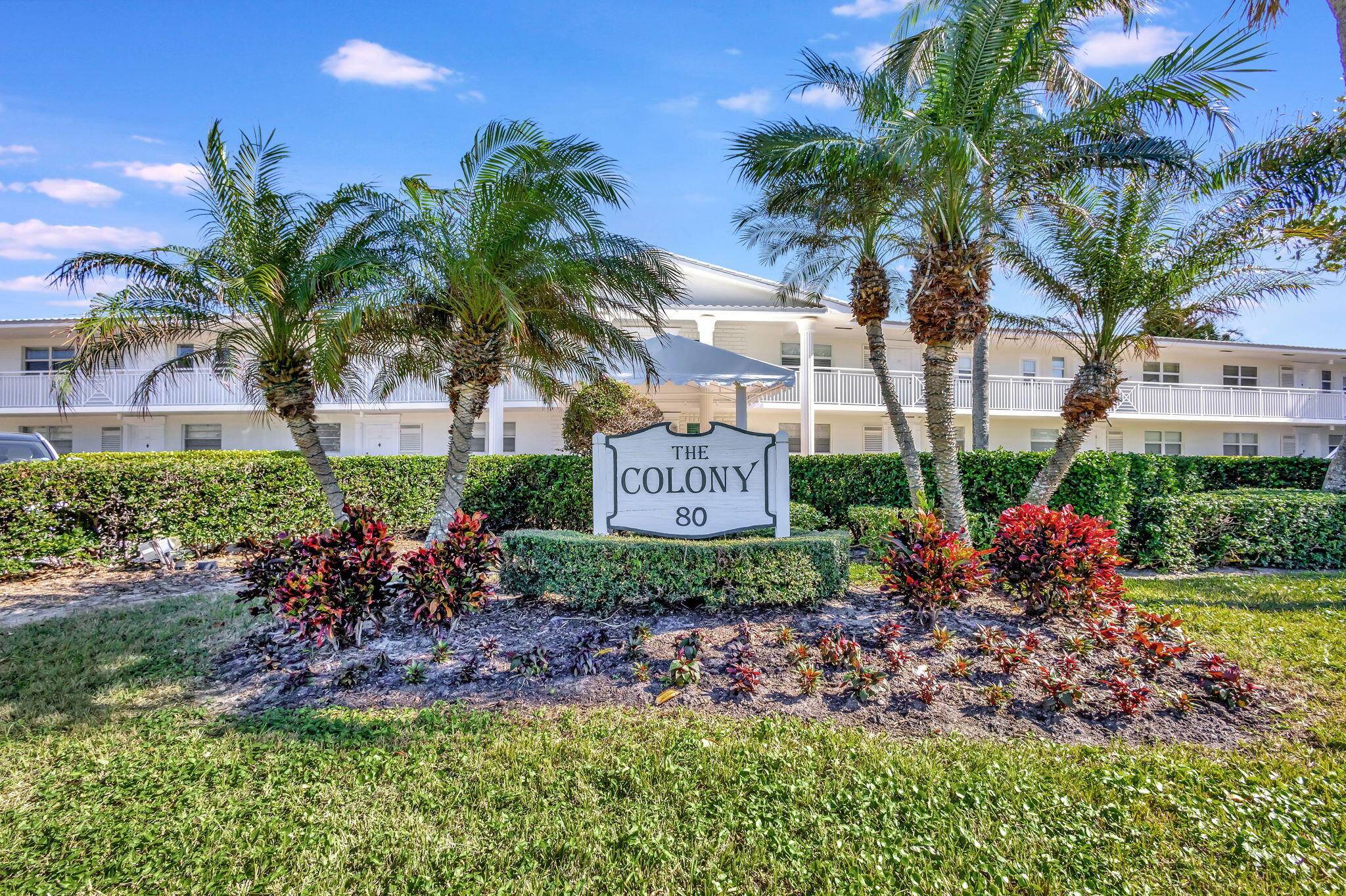 Discover an ocean lot condominium in the highly desirable Colony of Juno Beach, featuring beautiful landscaping and views of Juno Beach's famous Pelican Lake, along with a partial ocean view.