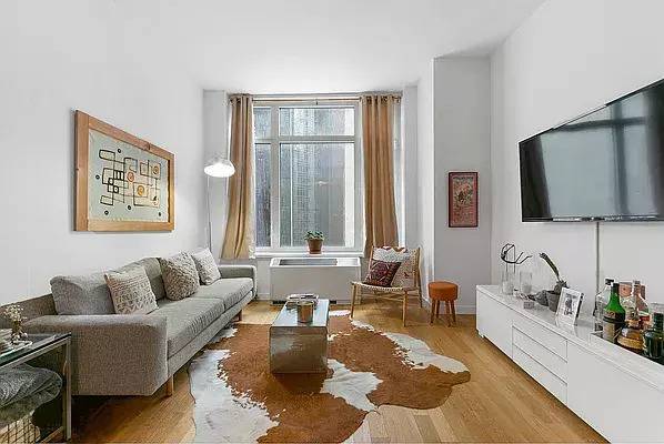 Welcome to Unit 8E at the luxurious 325 Fifth Avenue Condominium, ideally located between Midtown East and West.