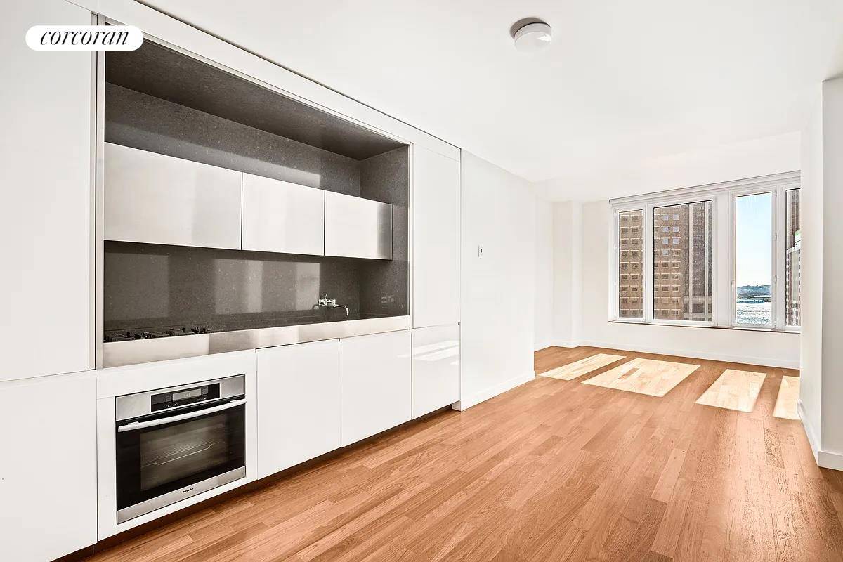 Discover the epitome of modern living at this stunning one bedroom, one bathroom home on William Street in the heart of the Financial District in Manhattan.