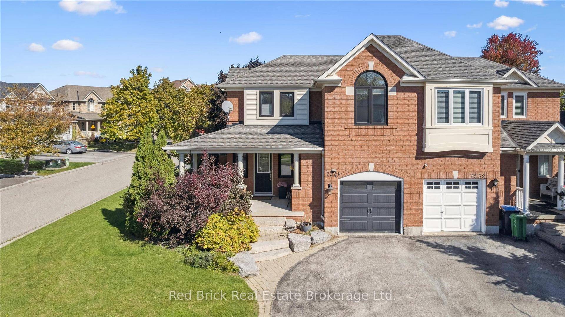 Welcome to 7241 Torrisdale Lane, a wonderfully kept and updated semi in a nice quiet area.