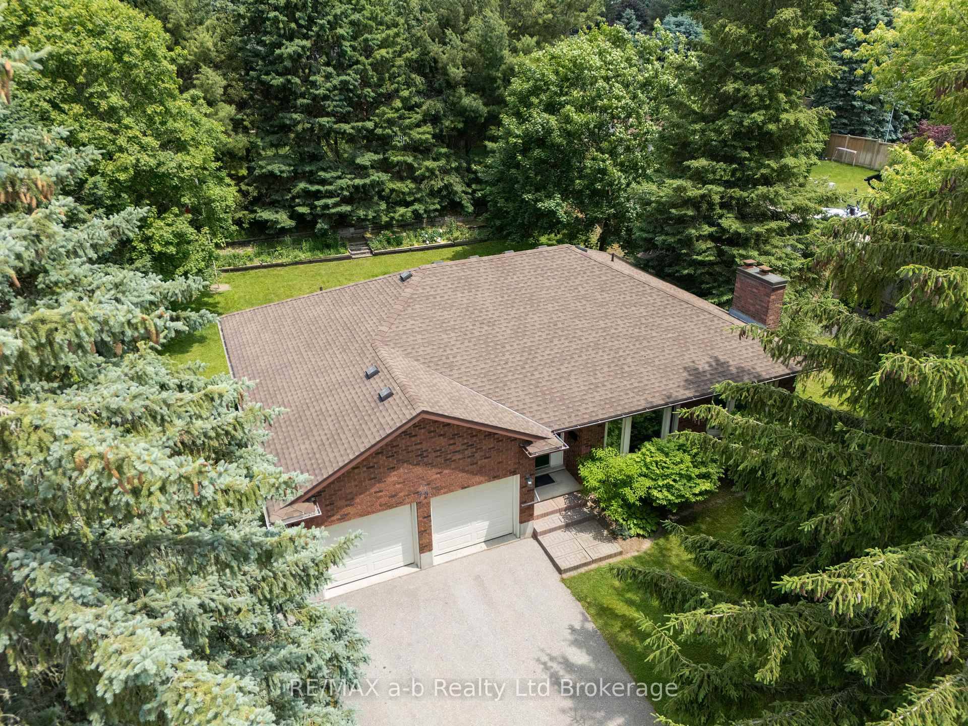 Situated in desirable Sweaburg, this property provides peaceful living in a small community, while being just a short drive to shopping, dining, medical care and entertainment.
