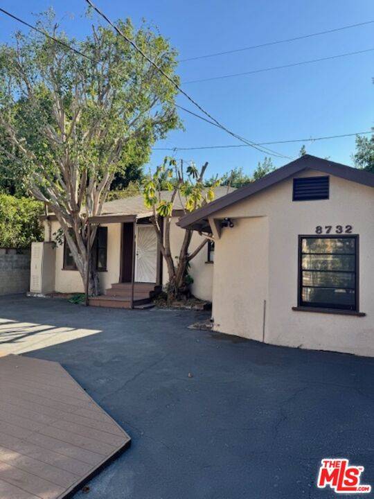 8732 Dorrington Ave 1BR Beverly Grove La