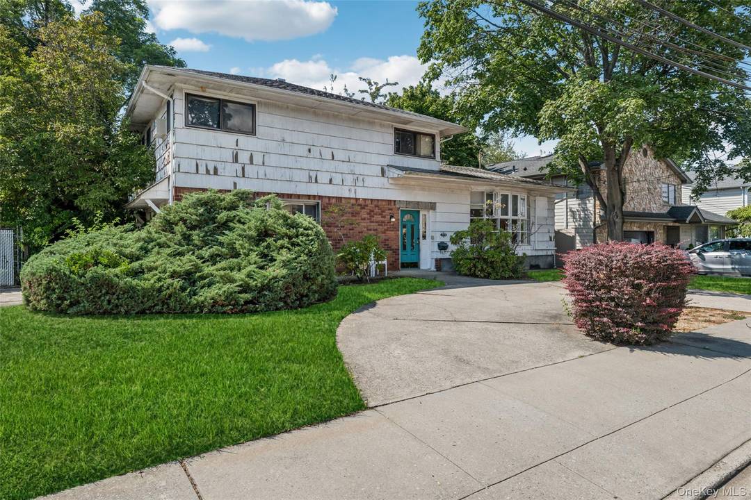 219 Narrow Lane.... Must see this extra large split level home.