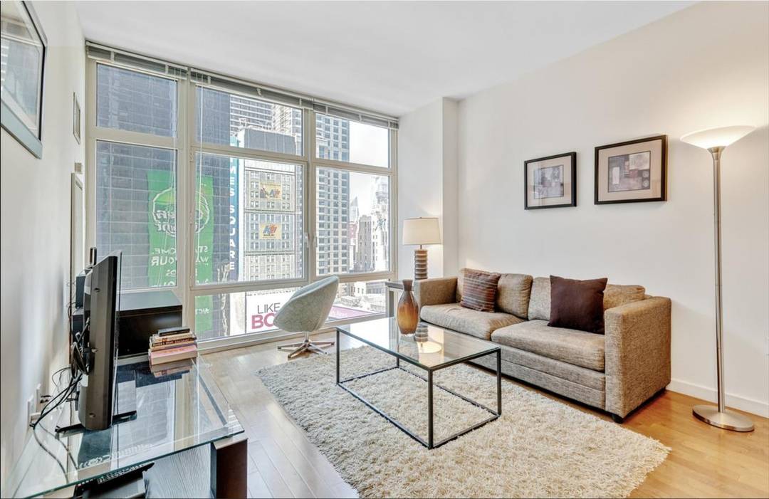 Luxury 1 BED 1 BATH Condo in Times Square !