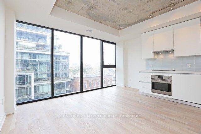 Welcome to the iconic Thompson Residences !