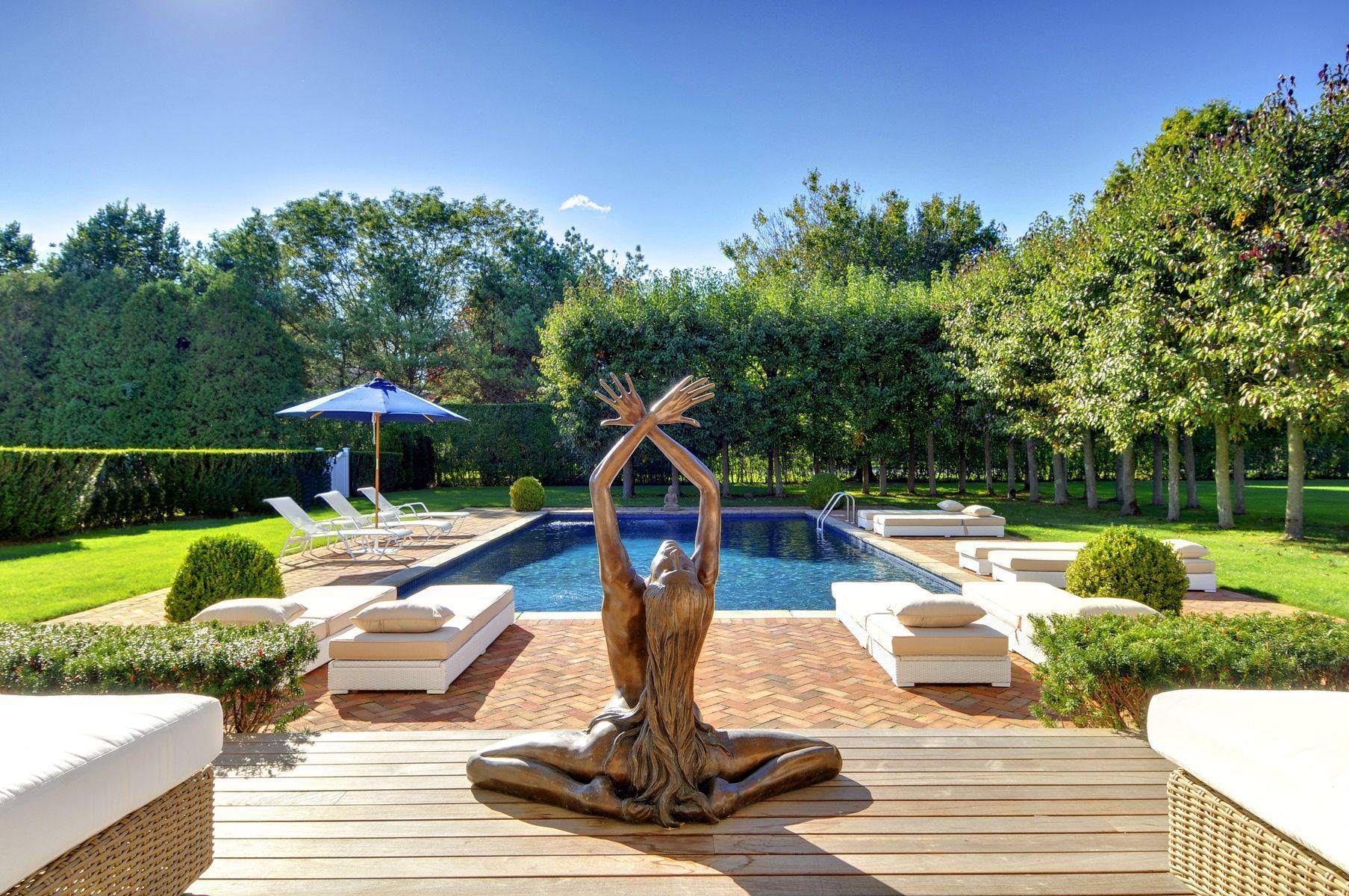 Bridgehampton South of the Highway