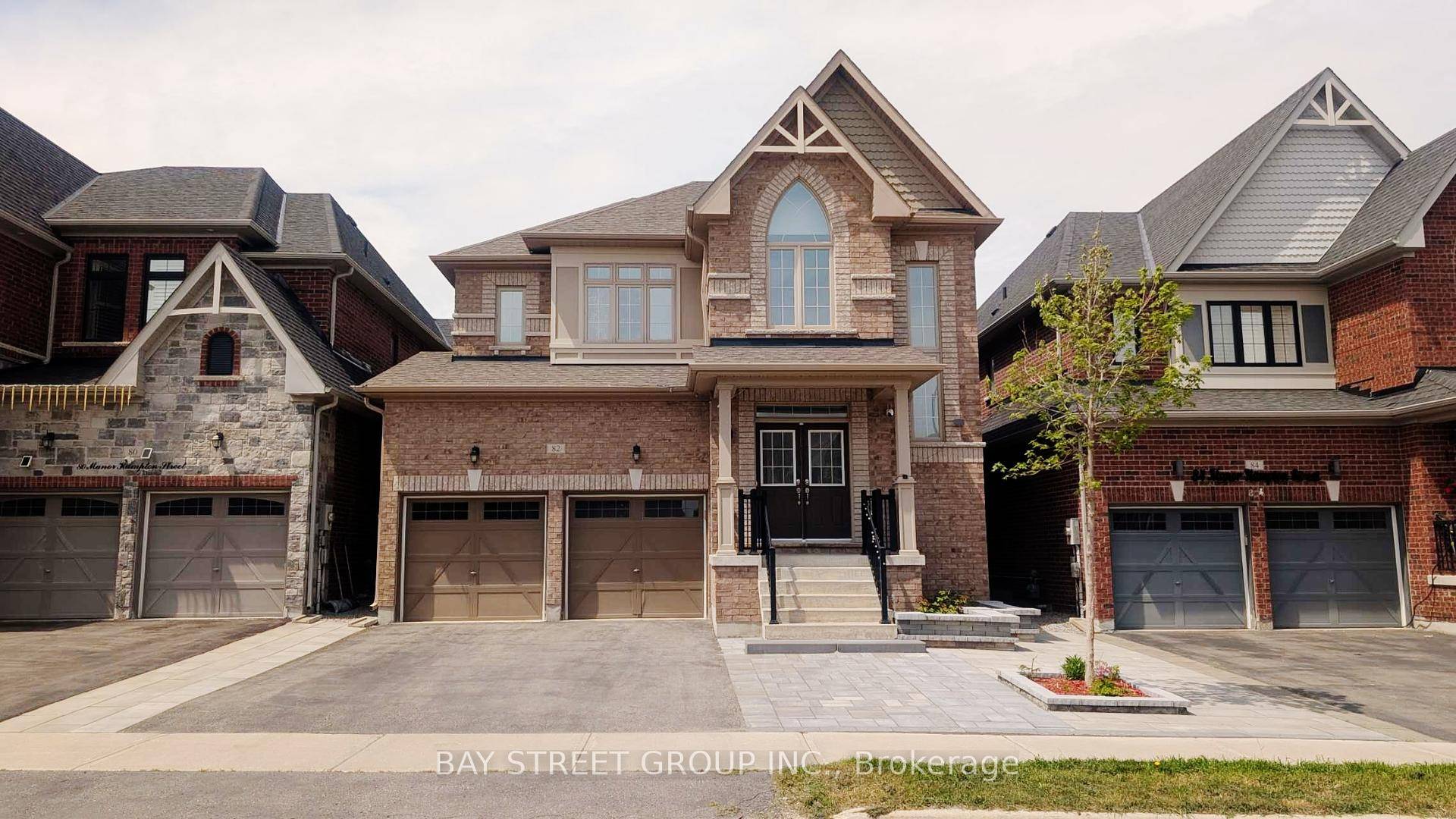 Welcome to 82 Manor Hampton in the charming community of Sharon Village.