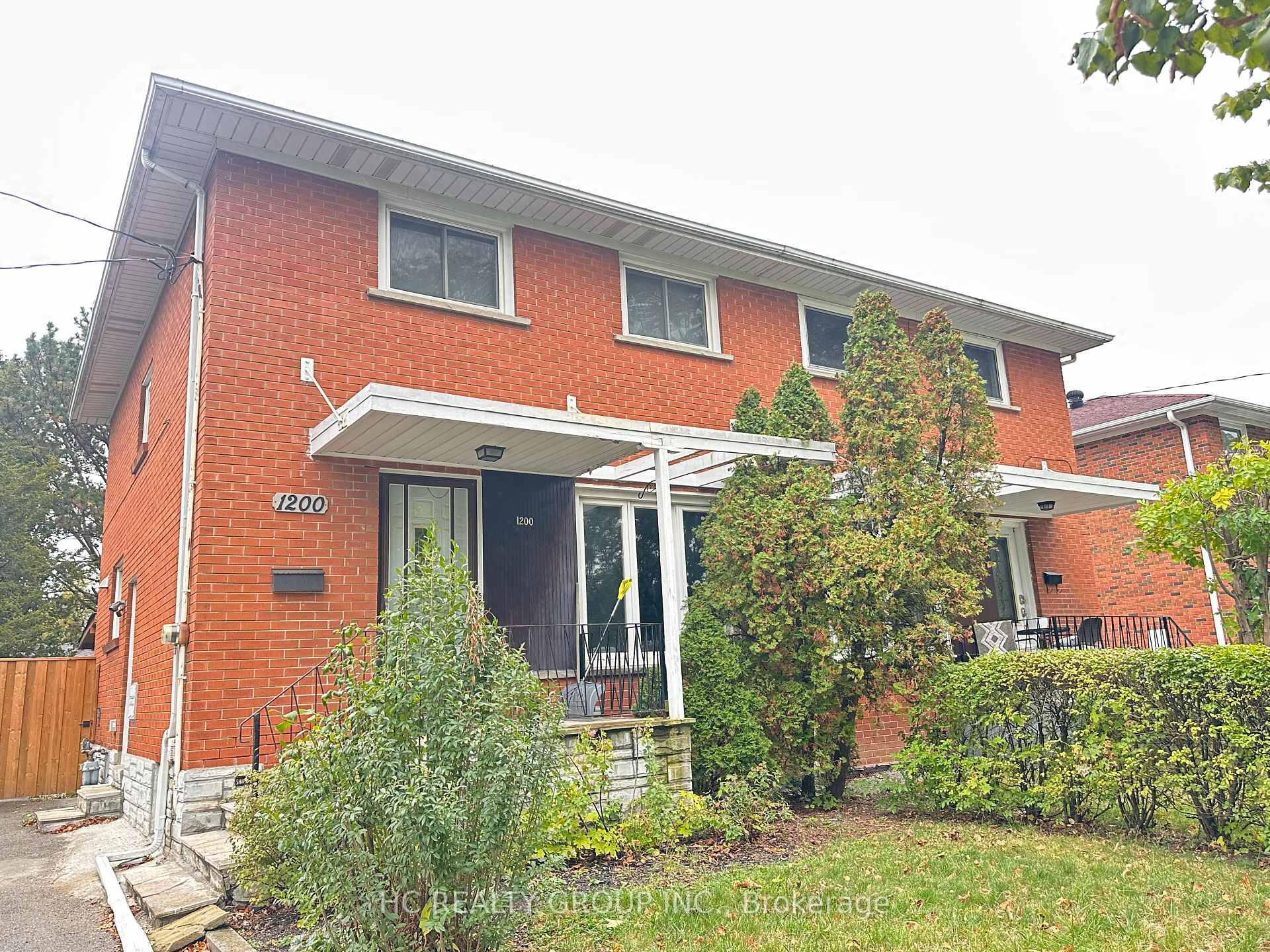 Beautifully finished 1 Bedroom Basement Apartment In A Fantastic, Convenient Location !