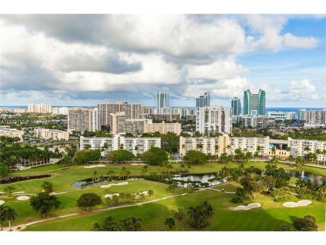 Luxury Corner Condo with Panoramic Views Experience elevated living in this exceptional 3 bedroom, 2 bath corner residence with breathtaking golf course and city views.