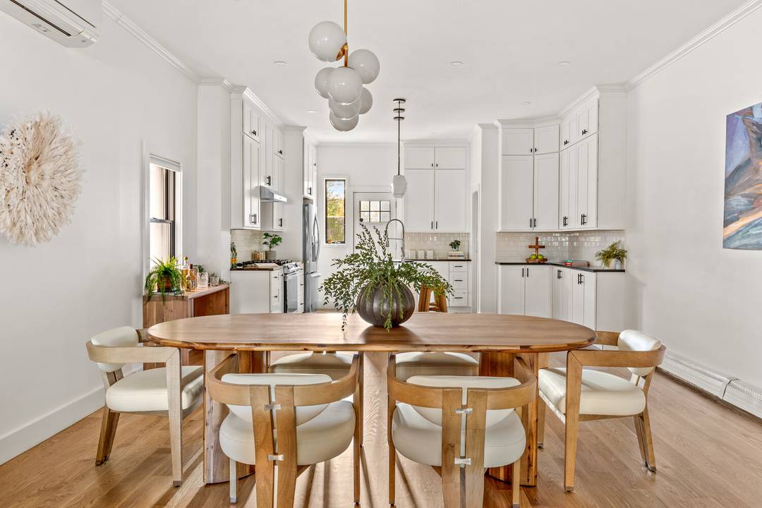 3 Bedrooms 2. 5 Bathrooms Multiple Private Outdoor Spaces Renovated Single Family Townhouse Discover 4 Reeve Place, a meticulously renovated single family townhouse in the heart of Windsor Terrace, Brooklyn ...