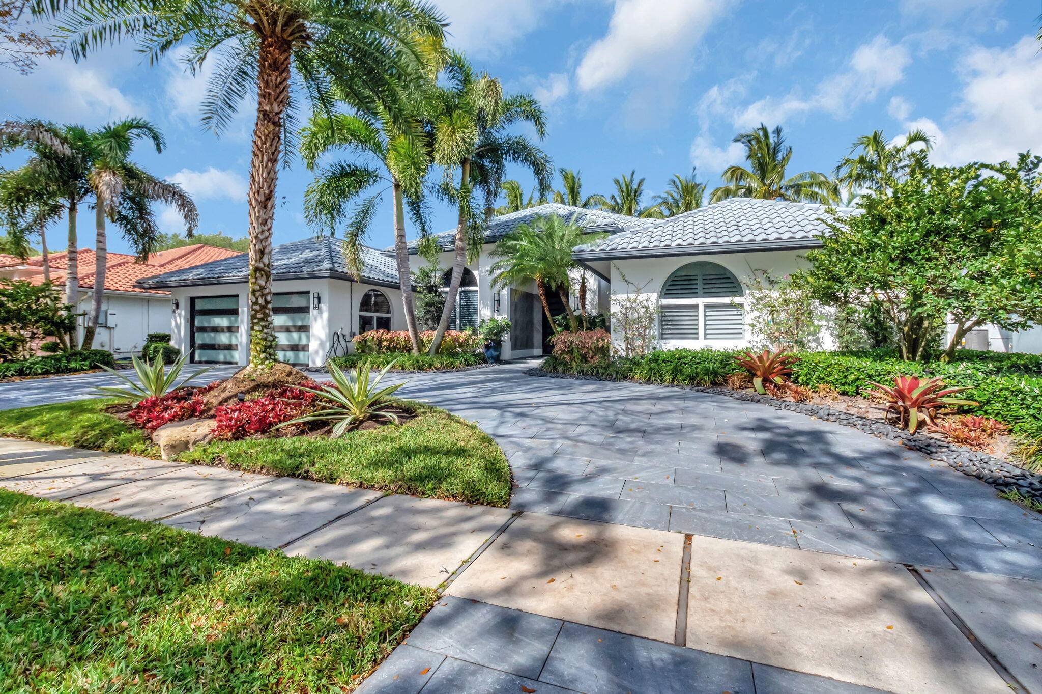 Stunningly furnished renovated 1 story 5BR, 4.