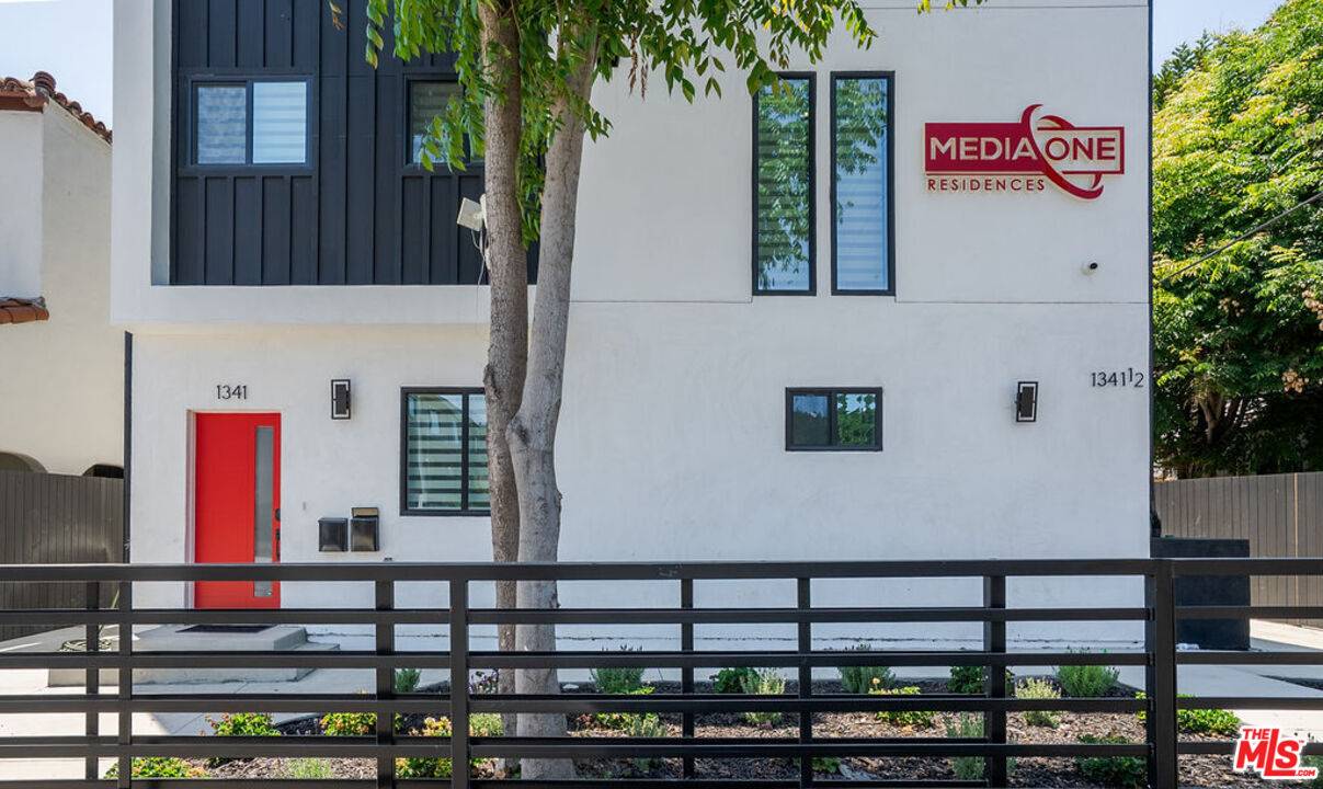 1341  N Mariposa Ave 31BR La