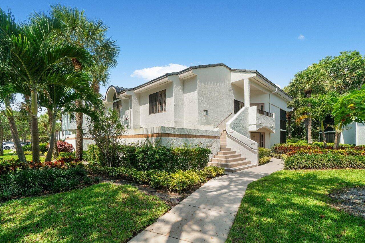 Welcome to this beautifully situated downstairs Ben Hogan unit, offering 2 bedrooms and 2 full bathrooms with a stunning view of the golf course.