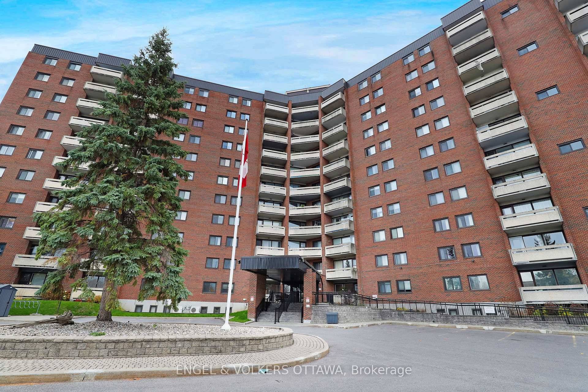 TWO BEDROOM, 1 BATH condo ideal for first time homebuyers, downsizers, or investors looking for a low maintenance property.