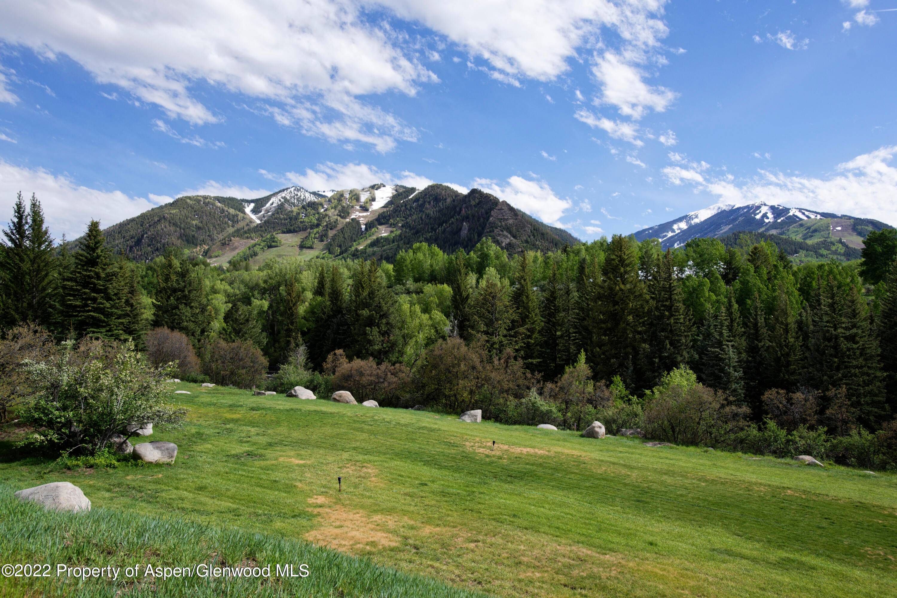 The perfect blank canvas on the highly desirable and exclusive Pitkin Way.