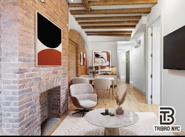 Beautiful expansive newly renovated in the heart of Williamsburg !